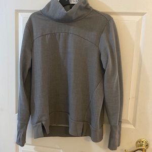 Long sleeve sweater never worn no tags